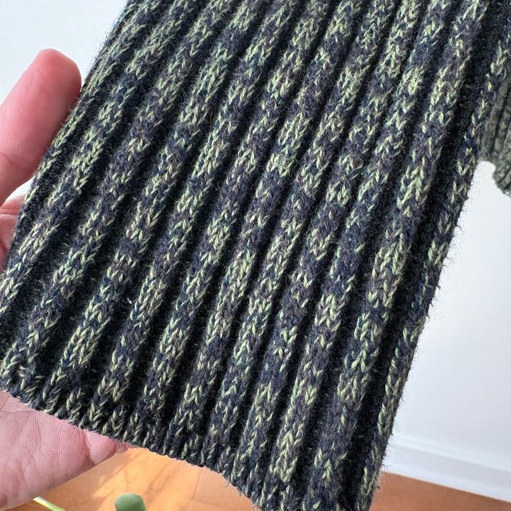 Lululemon • Cotton-Cashmere Blend Sweater Wrap •
Size 10 - Picture 5 of 7